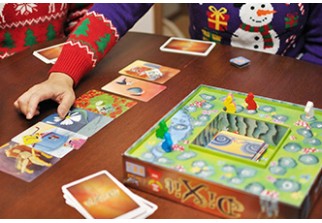 Giochi sotto l’albero: idee divertenti per serate tra amici e parenti